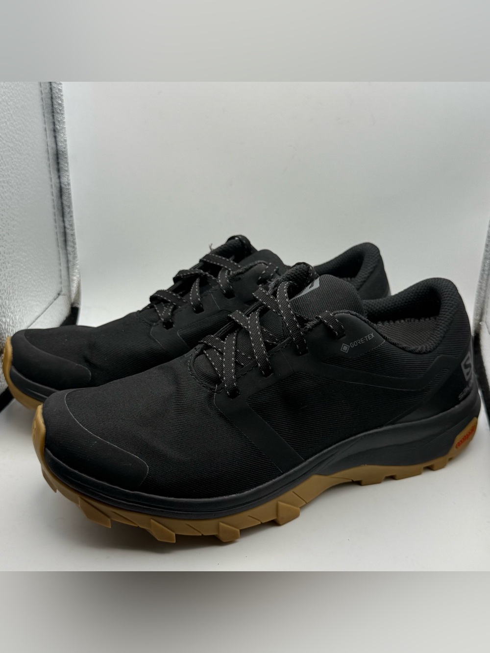 Salomon OUTbound GTX Men's  Size 6 Black Hiking Shoes Trail Sneakers